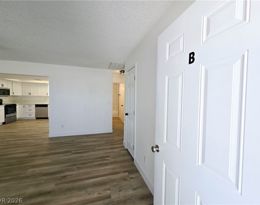 1083 E Calvada Boulevard - Photo Thumbnail 6