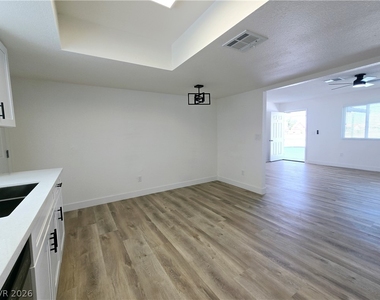 1083 E Calvada Boulevard - Photo Thumbnail 12