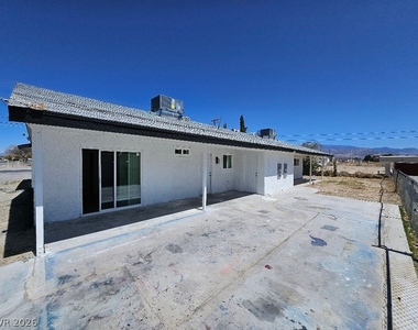 1083 E Calvada Boulevard - Photo Thumbnail 25