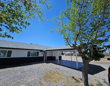 1083 E Calvada Boulevard - Photo Thumbnail 2