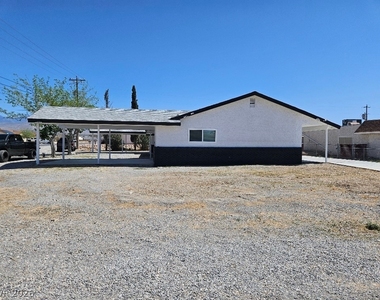 1083 E Calvada Boulevard - Photo Thumbnail 5