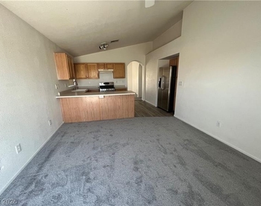 9584 Bandera Creek Avenue - Photo Thumbnail 3