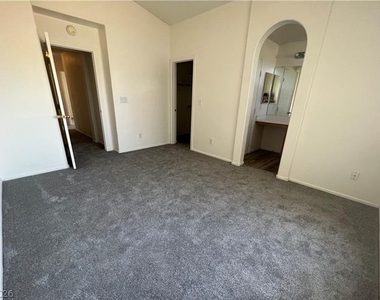 9584 Bandera Creek Avenue - Photo Thumbnail 4