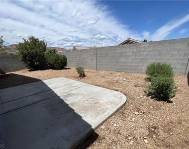 9584 Bandera Creek Avenue - Photo Thumbnail 7