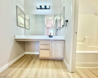 7340 Ridge Star Court - Photo Thumbnail 4