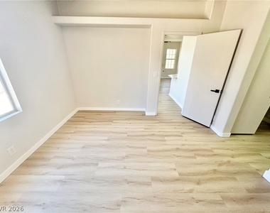 7340 Ridge Star Court - Photo Thumbnail 17