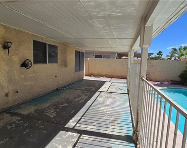 4724 Cosley Drive - Photo Thumbnail 15