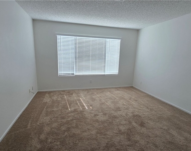 4724 Cosley Drive - Photo Thumbnail 29