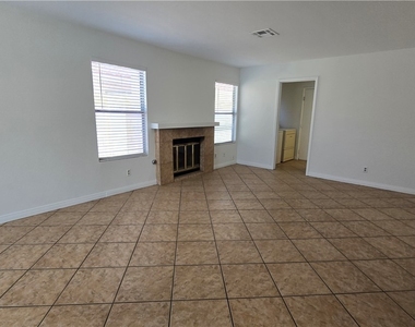 4724 Cosley Drive - Photo Thumbnail 10