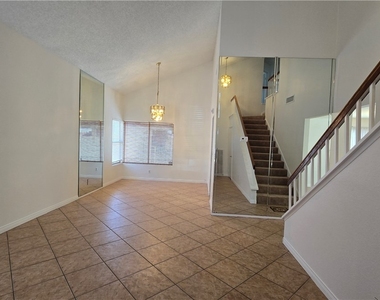 4724 Cosley Drive - Photo Thumbnail 3