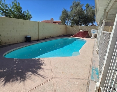 4724 Cosley Drive - Photo Thumbnail 17
