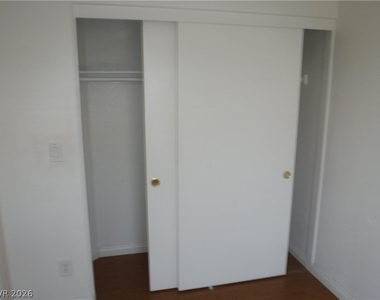 10680 Foggy Glen Avenue - Photo Thumbnail 19
