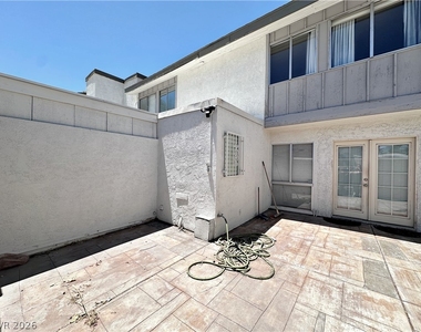 674 Rolling Green Drive - Photo Thumbnail 3
