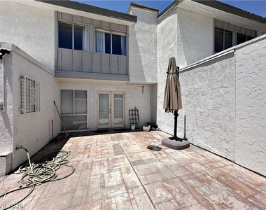 674 Rolling Green Drive - Photo Thumbnail 2