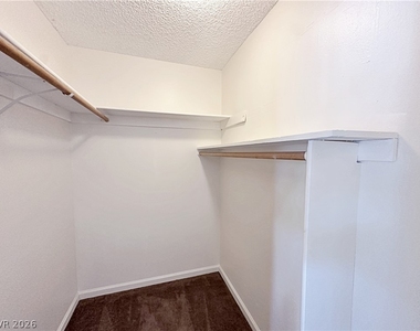 674 Rolling Green Drive - Photo Thumbnail 17