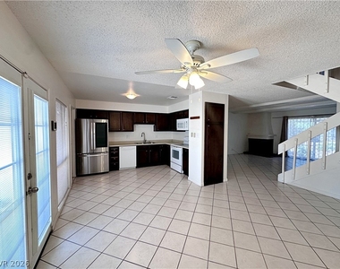 674 Rolling Green Drive - Photo Thumbnail 4