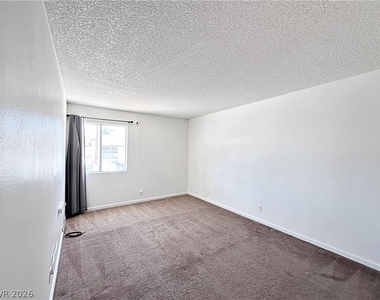674 Rolling Green Drive - Photo Thumbnail 21