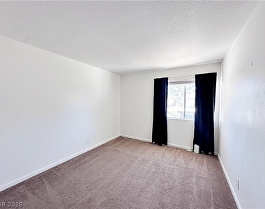 674 Rolling Green Drive - Photo Thumbnail 22