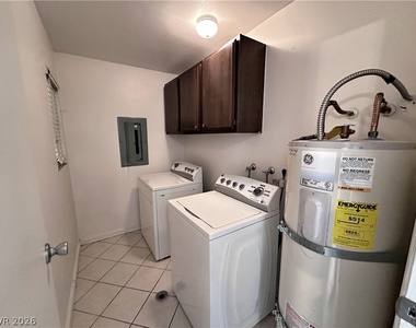 674 Rolling Green Drive - Photo Thumbnail 8