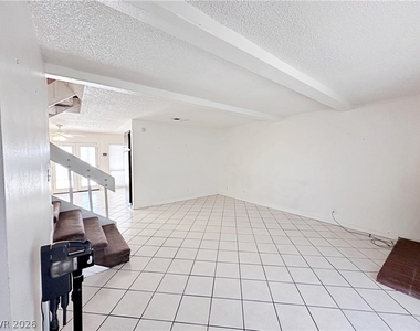 674 Rolling Green Drive - Photo Thumbnail 13