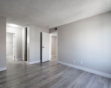 1501 Living Desert Drive - Photo Thumbnail 18