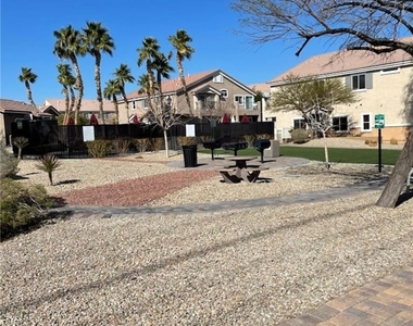 10147 Aspen Rose Street - Photo Thumbnail 24