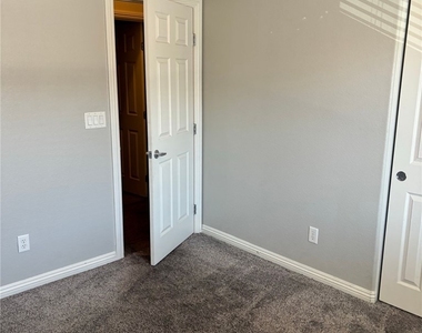 10147 Aspen Rose Street - Photo Thumbnail 12