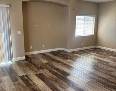 10147 Aspen Rose Street - Photo Thumbnail 3