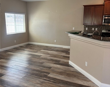 10147 Aspen Rose Street - Photo Thumbnail 4