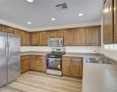 3952 Badgerbrook Street - Photo Thumbnail 14