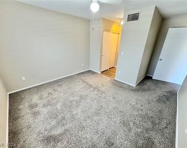 8070 W Russell Road - Photo Thumbnail 12