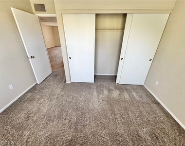 8070 W Russell Road - Photo Thumbnail 7