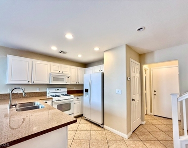 10256 Missouri Meadows Street - Photo Thumbnail 5