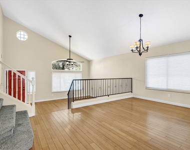 287 Helmsdale Drive - Photo Thumbnail 5