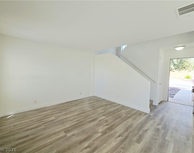 7201 Scenic Desert Court - Photo Thumbnail 8