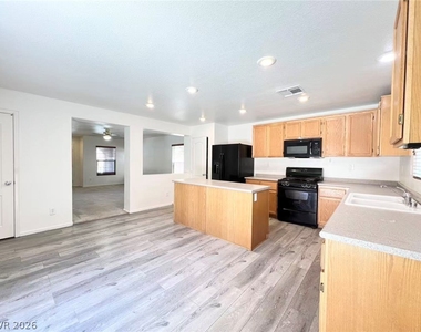 11143 Ranch Valley Street - Photo Thumbnail 7