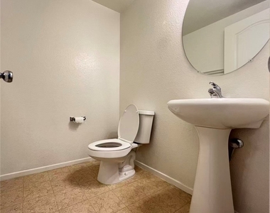11143 Ranch Valley Street - Photo Thumbnail 9