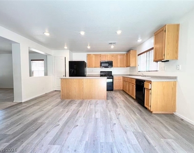 11143 Ranch Valley Street - Photo Thumbnail 6
