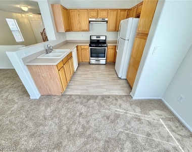 9679 Brooks Lake Avenue - Photo Thumbnail 4