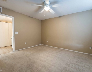 1908 Villa Palms Court - Photo Thumbnail 22