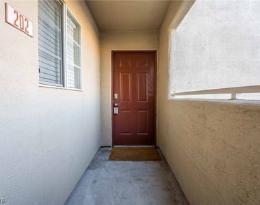 1908 Villa Palms Court - Photo Thumbnail 4