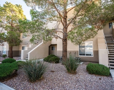 1908 Villa Palms Court - Photo Thumbnail 2