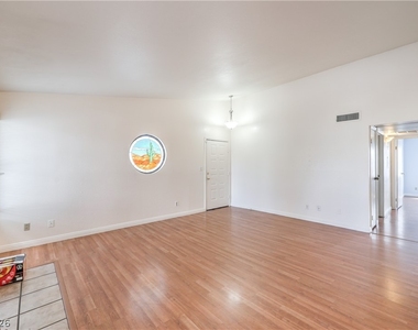 5068 Jeffreys Street - Photo Thumbnail 6