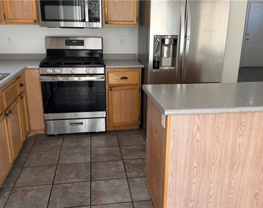 2424 Predera Avenue - Photo Thumbnail 10