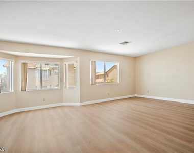3775 Emerald Bay Circle - Photo Thumbnail 16