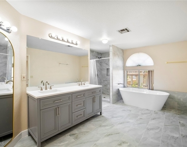 3775 Emerald Bay Circle - Photo Thumbnail 18
