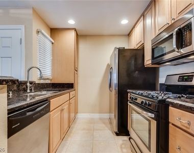 1900 Villa Palms Court - Photo Thumbnail 6