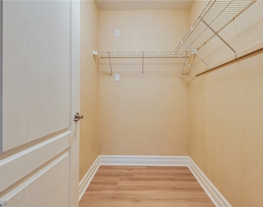1900 Villa Palms Court - Photo Thumbnail 11