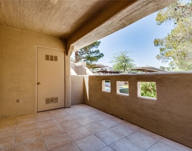 1900 Villa Palms Court - Photo Thumbnail 12