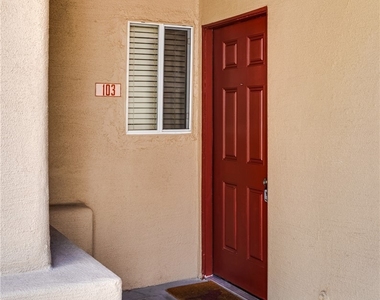 1900 Villa Palms Court - Photo Thumbnail 2